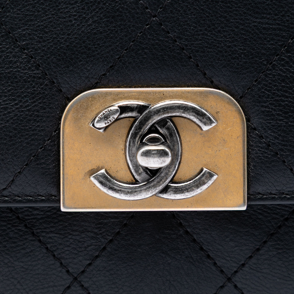 Pre-Loved Chanel Medium Quilted Calfskin Straight Lined Flap - Picture 5 of 6